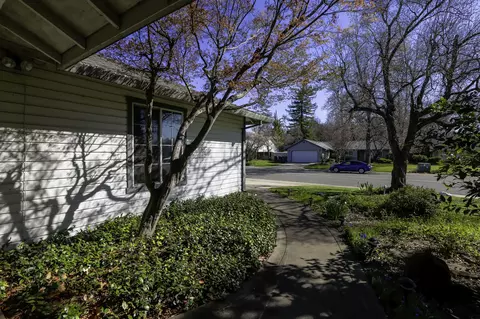 6388 Hemlock St, Redding, CA 96001 photo 9