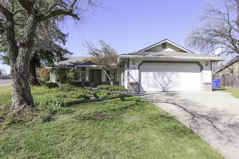 6388 Hemlock St, Redding, CA 96001 photo 1