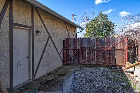 2400 Howard Dr, Redding, CA 96001 photo 47