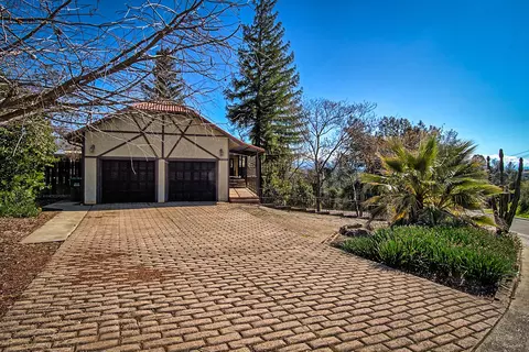 2400 Howard Dr, Redding, CA 96001 photo 5