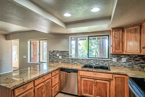 2400 Howard Dr, Redding, CA 96001 photo 16