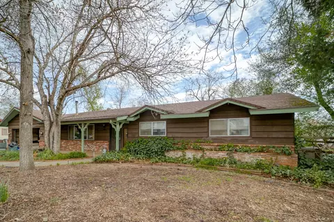 6899 Riata Dr, Redding, CA 96002 photo 2