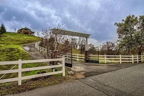 22199 Jones Valley Trl, Redding, CA 96003 photo 2