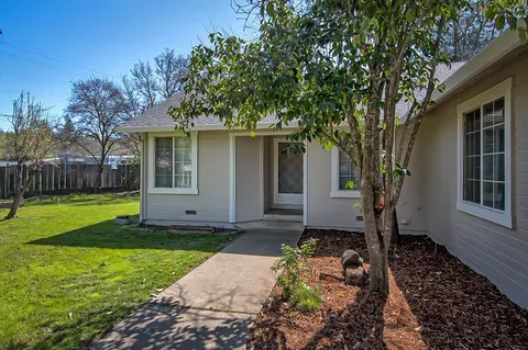 1267 Dusty Ln, Redding, CA 96002 photo 2