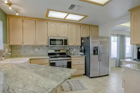 3654 Eagle Pkwy, Redding, CA 96001 photo 2