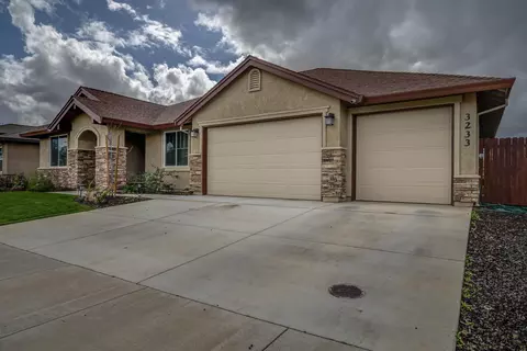 3233 Lemurian Rd, Redding, CA 96002 photo 2