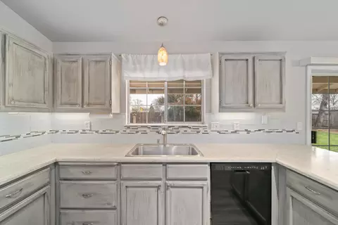 1469 Fayette Ln, Redding, CA 96003 photo 5