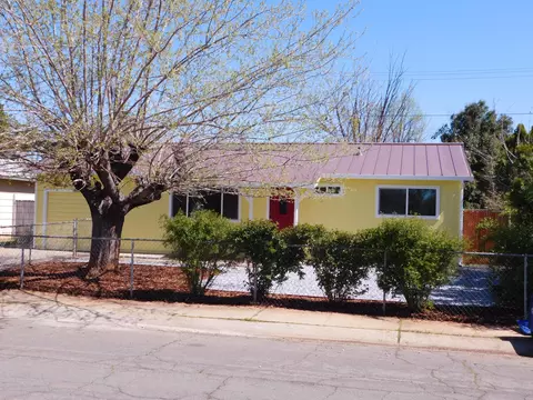3959 Meteor St, Redding, CA 96002 photo 2