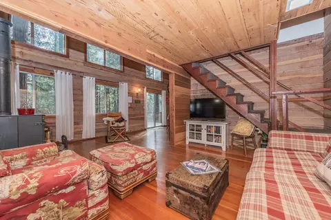 121 N Lakeview Dr, Trinity Center, CA 96091 photo 7