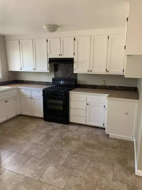 1714 Lazelle Ct, Redding, CA 96002 photo 7