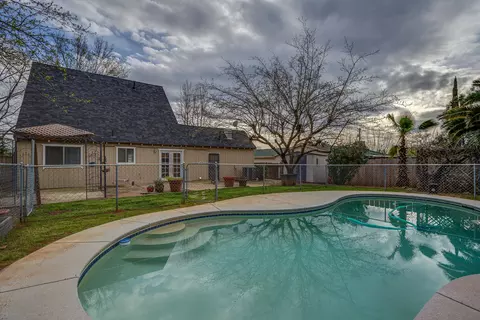 1714 Lazelle Ct, Redding, CA 96002 photo 2