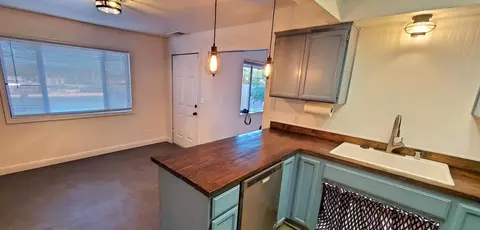 3205 Veda St, Redding, CA 96001 photo 2