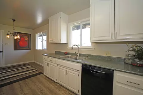 5857 Sierra Dr, Redding, CA 96003 photo 3
