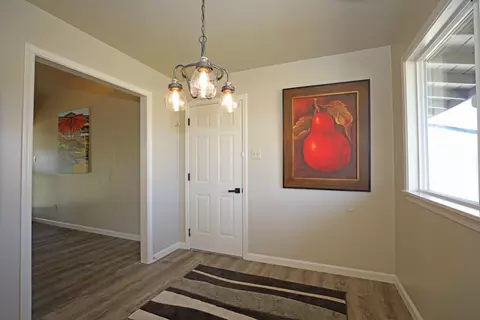 5857 Sierra Dr, Redding, CA 96003 photo 5