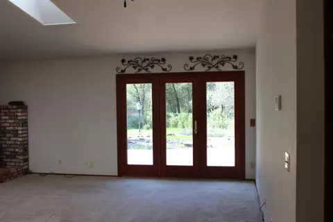 1381 Edgewood Dr, Redding, CA 96003 photo 4