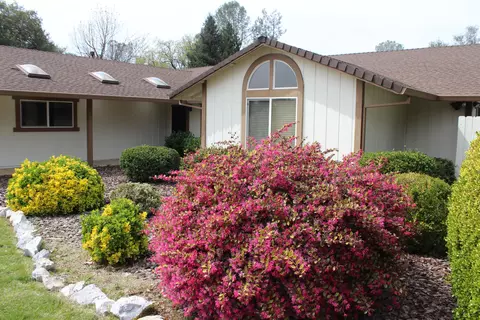 1381 Edgewood Dr, Redding, CA 96003 photo 2