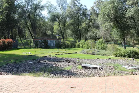 1381 Edgewood Dr, Redding, CA 96003 photo 5