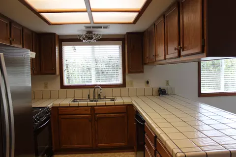 1381 Edgewood Dr, Redding, CA 96003 photo 10