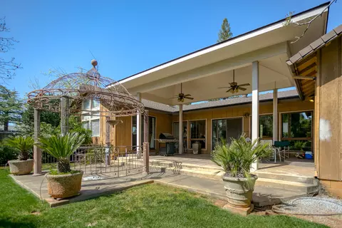 2111 El Verano St, Redding, CA 96002 photo 11