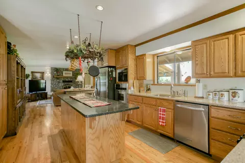 2111 El Verano St, Redding, CA 96002 photo 8