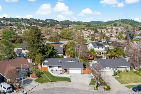 9203 Solana Dr, Gilroy, CA 95020 photo 3