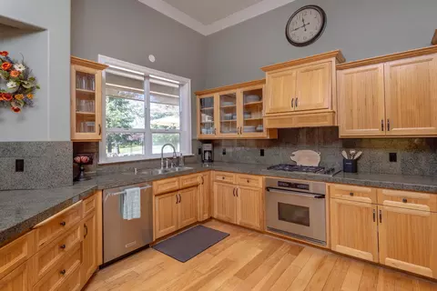 2230 Hope Ln, Redding, CA 96003 photo 10