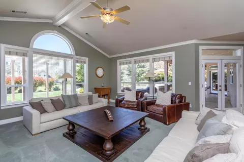 2230 Hope Ln, Redding, CA 96003 photo 4