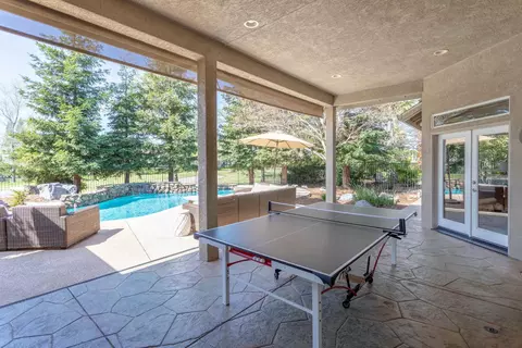 2230 Hope Ln, Redding, CA 96003 photo 3