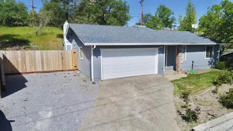 3500 Summit Dr, Redding, CA 96001 photo 2