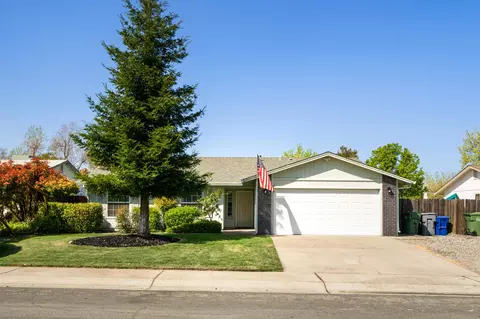 3132 Seminole Dr, Redding, CA 96001 photo 1