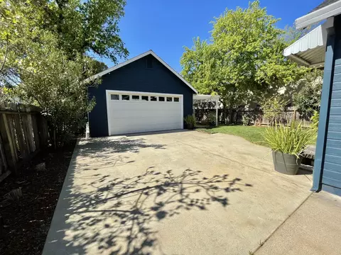 774 West St, Redding, CA 96001 photo 6