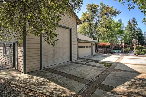 19060 Hollow Ln, Redding, CA 96003 photo 3