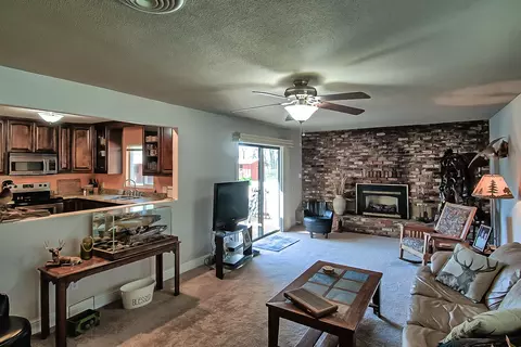6954 Pistachio Ln, Redding, CA 96002 photo 9
