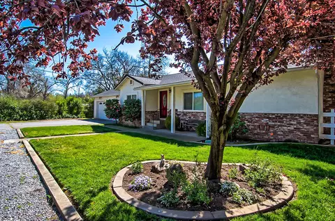 6954 Pistachio Ln, Redding, CA 96002 photo 2