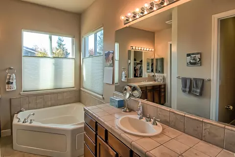 4322 Chinook Dr, Redding, CA 96002 photo 14