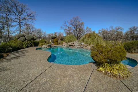 8302 Whispering Oaks Rd, Redding, CA 96002 photo 37