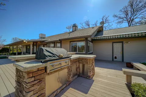 8302 Whispering Oaks Rd, Redding, CA 96002 photo 34