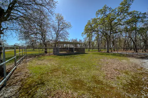 8302 Whispering Oaks Rd, Redding, CA 96002 photo 48