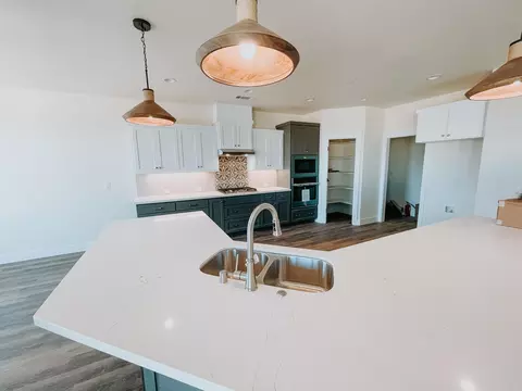 3611 Nadal Dr, Redding, CA 96002 photo 2