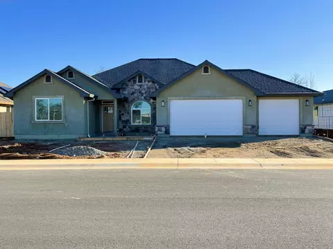 3611 Nadal Dr, Redding, CA 96002 photo 1