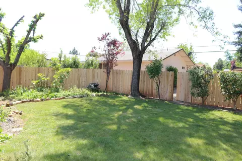 6936 Riata Dr, Redding, CA 96002 photo 9