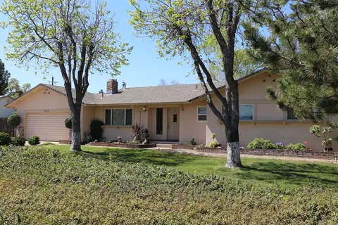 6936 Riata Dr, Redding, CA 96002 photo 2