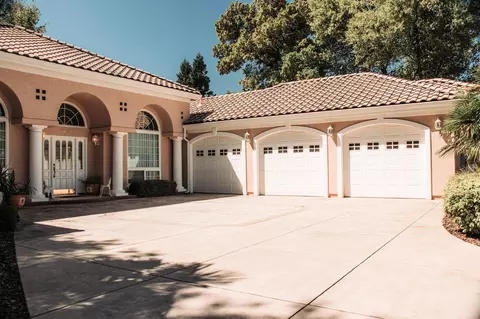 2569 Templeton Dr, Redding, CA 96002 photo 3
