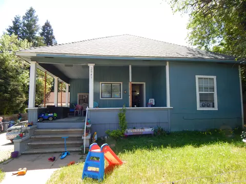 2043 Placer St, Redding, CA 96001 photo 1