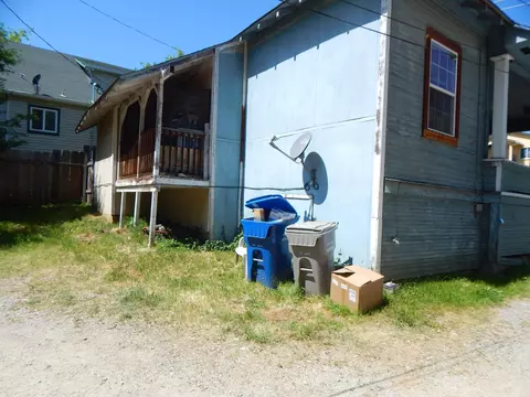 2043 Placer St, Redding, CA 96001 photo 2