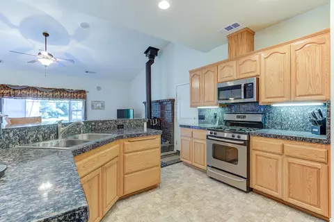 22063 Hidden Valley Dr, Redding, CA 96003 photo 3