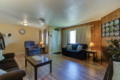 1560 Tanbark Dr, Red Bluff, CA 96080 photo 2