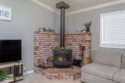 1858 Tiburon Dr, Redding, CA 96003 photo 8