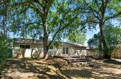 1865 Carleton St, Redding, CA 96002 photo 2