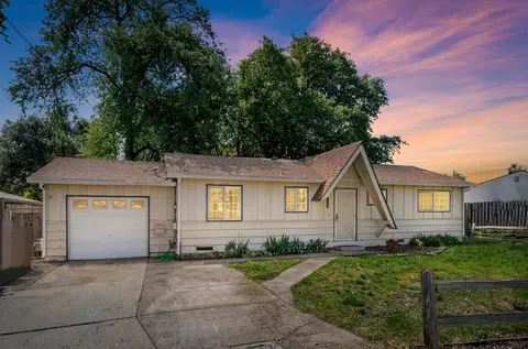 1865 Carleton St, Redding, CA 96002 photo 1